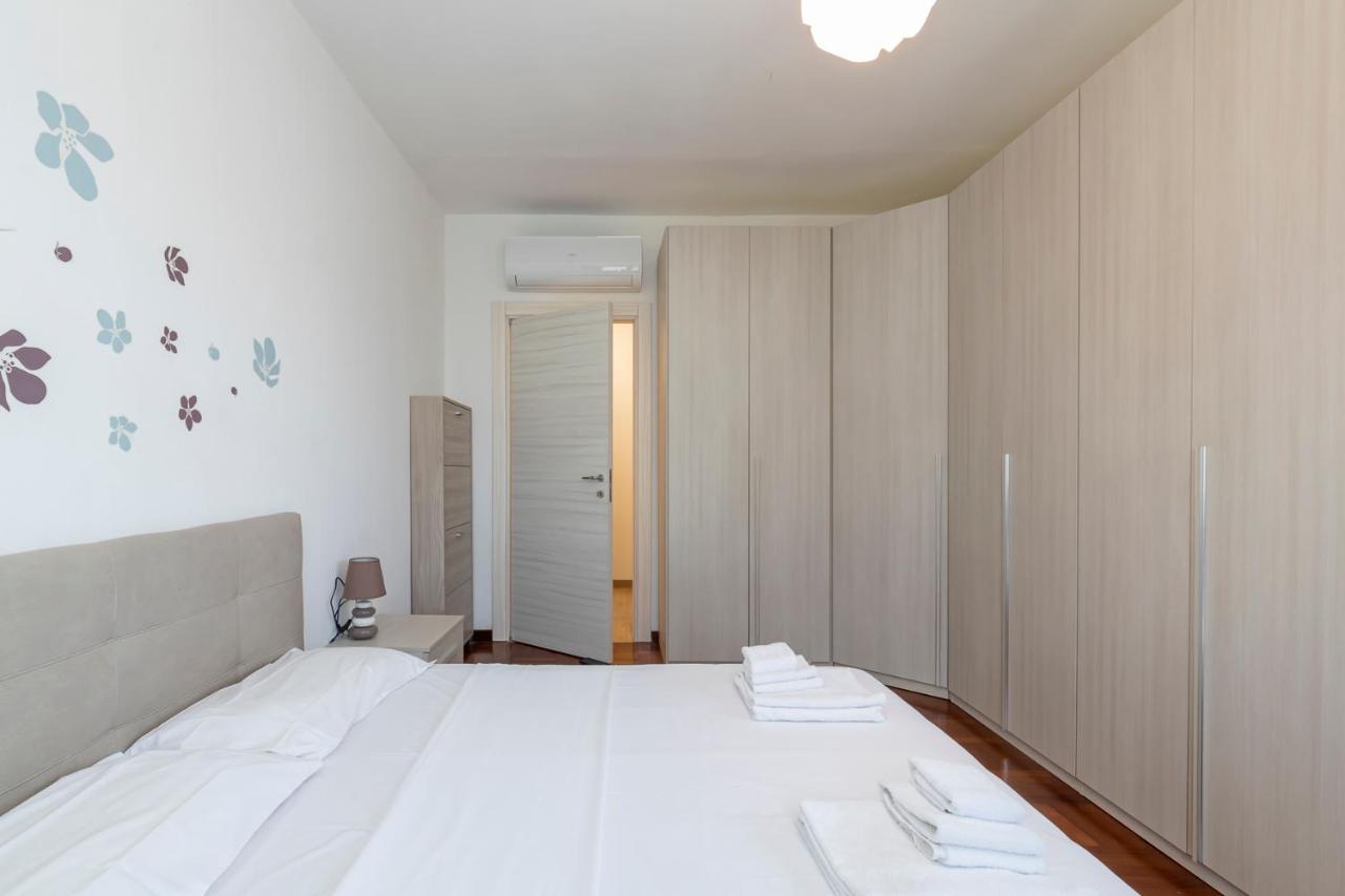 Big Apartment - Alcuino 7 Милан Экстерьер фото